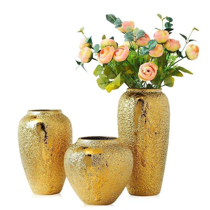 Vase design en céramique dorée style Luxury