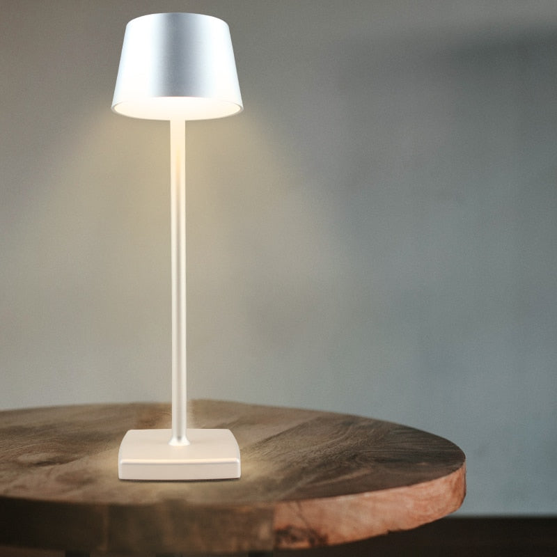 Lámpara de mesa LED de aluminio recargable Aleación