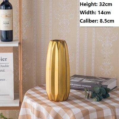 Vase design en céramique dorée au style géométrique - vue 12 sur 11