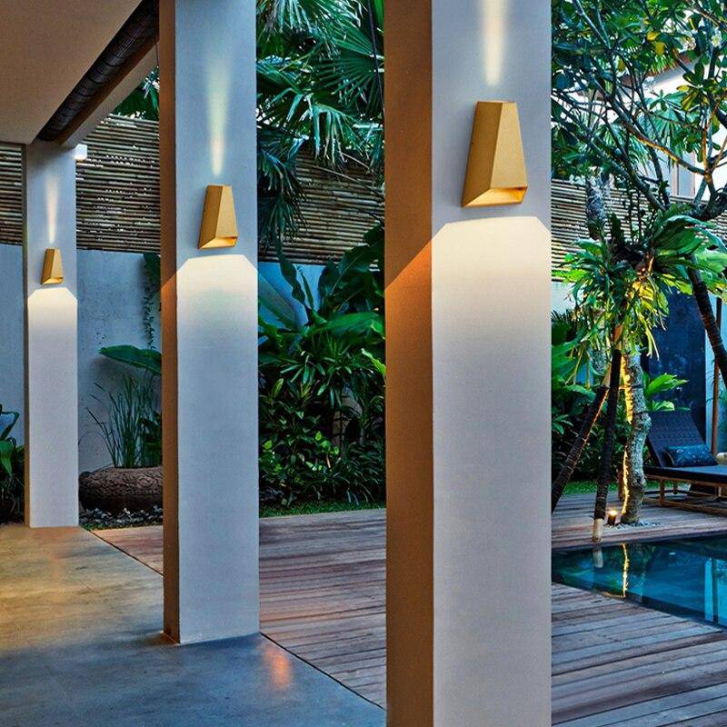 Applique murale design à LED avec abat-jour géométrique en métal gris Outdoor - vue 3 sur 4