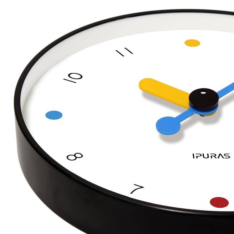 Horloge murale ronde avec ronds de couleurs ludiques Rato