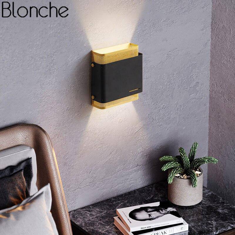 Applique murale design LED en métal doré Sconce