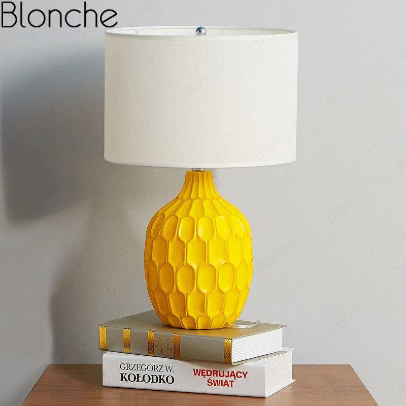 Modern LED table lamp in the shape of a pineapple with lampshade white