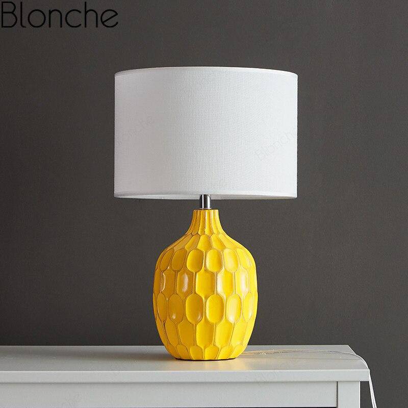 Modern LED table lamp in the shape of a pineapple with lampshade white