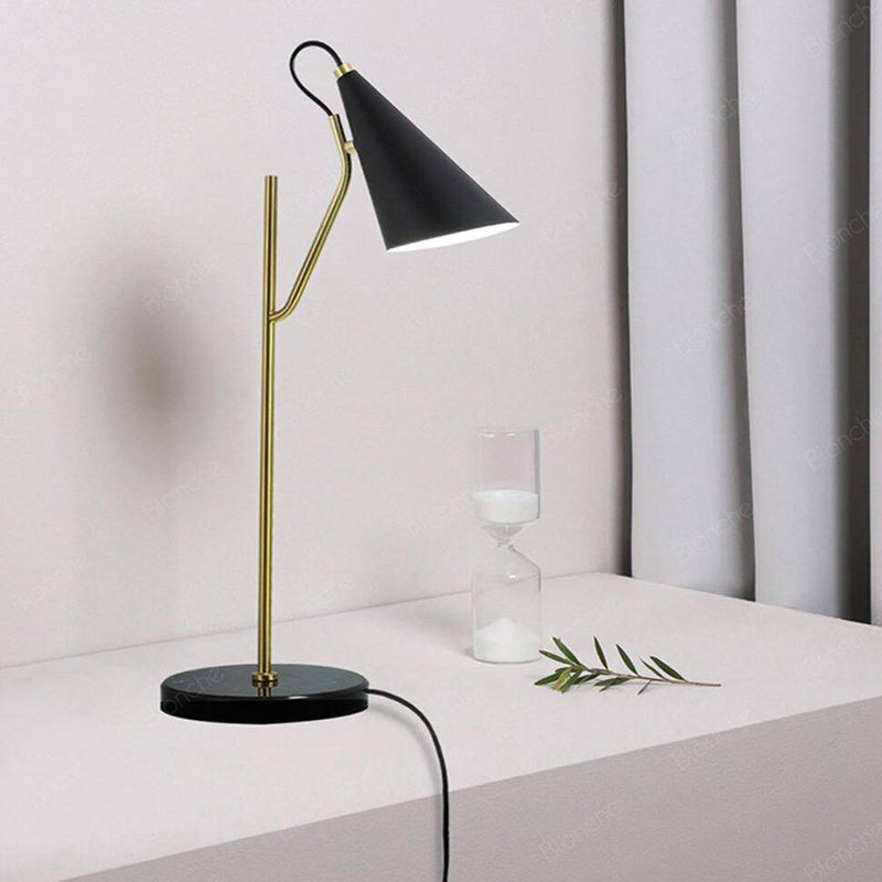 Lampe à poser design LED en marbre avec tube dorée
