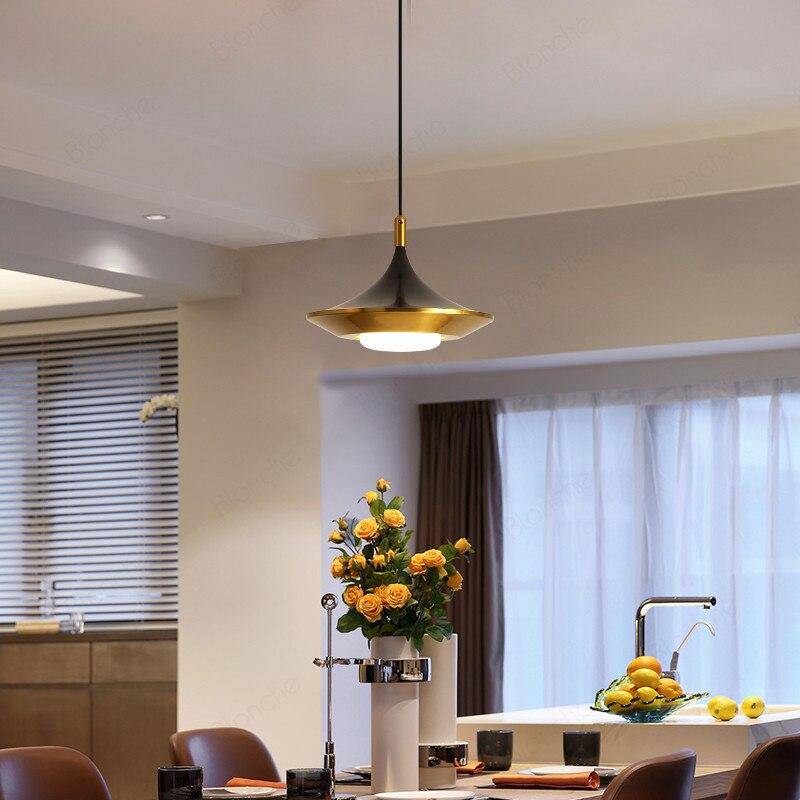 Suspension moderne LED avec abat-jour triangulaire arrondi doré - vue 4 sur 6
