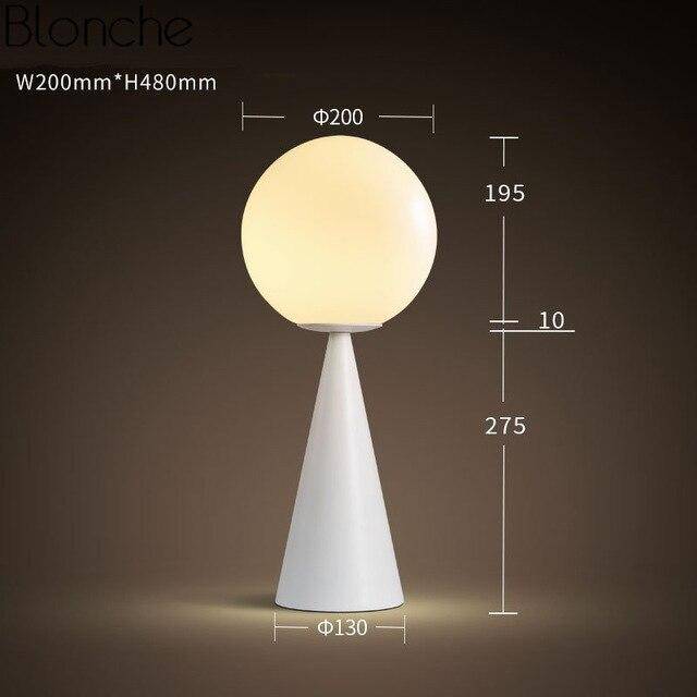 Lampe à poser design LED conique avec boule en verre
