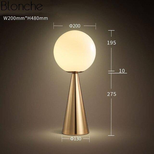 Lampe à poser design LED conique avec boule en verre