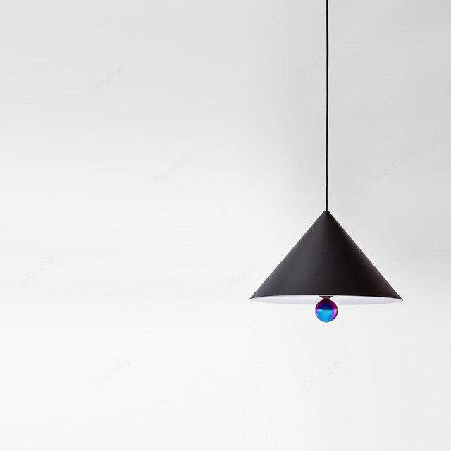 Suspension moderne LED avec abat-jour triangulaire en métal Nordic