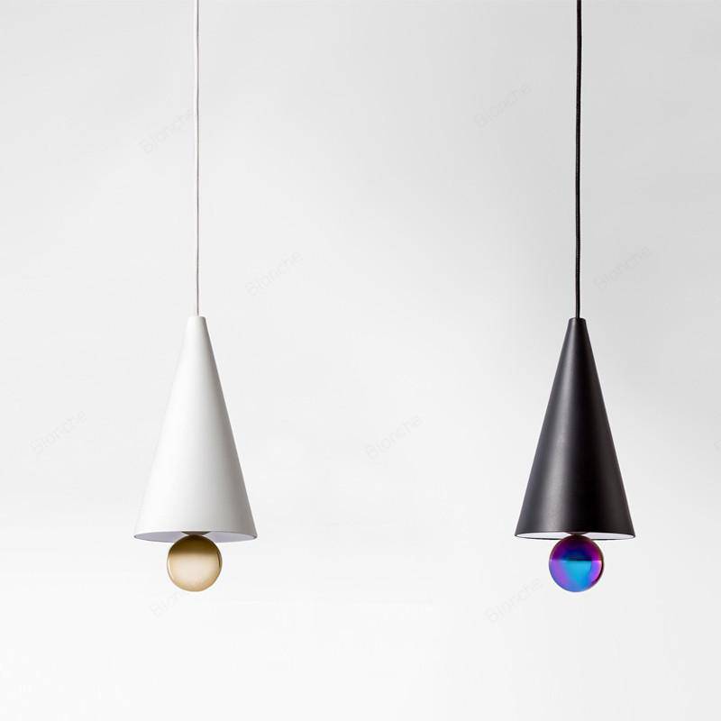 Suspension moderne LED avec abat-jour triangulaire en métal Nordic