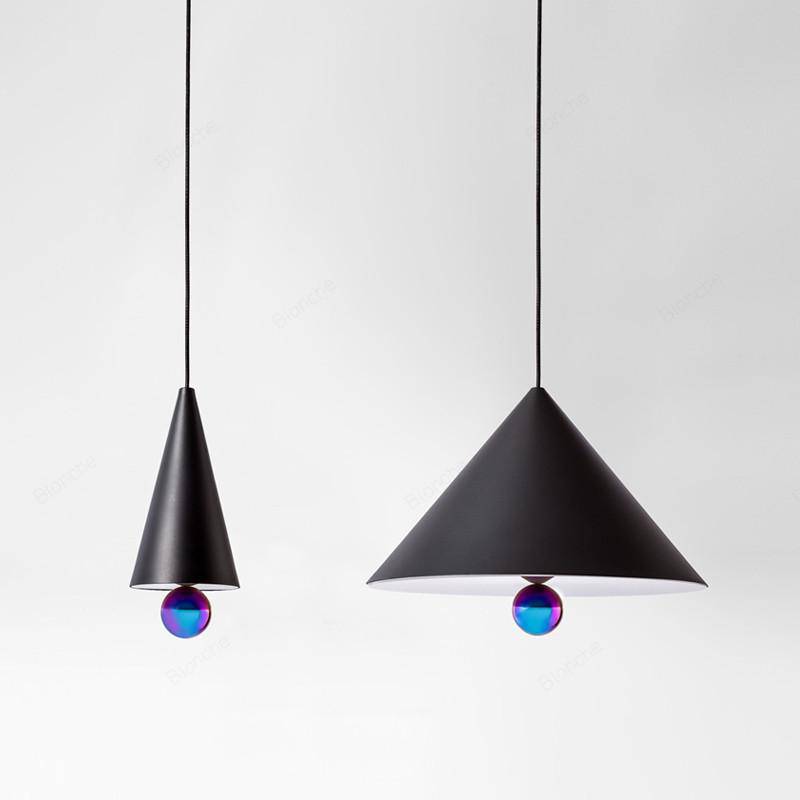 Suspension moderne LED avec abat-jour triangulaire en métal Nordic