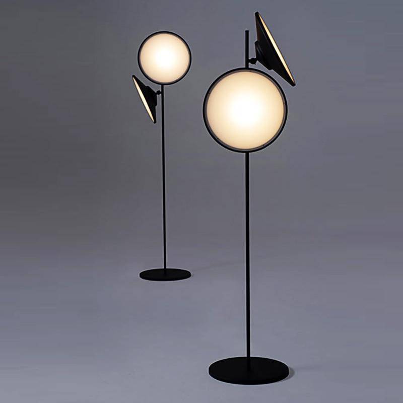 Lámpara de pie design LED en metal negro con gran círculo luminoso nórdico