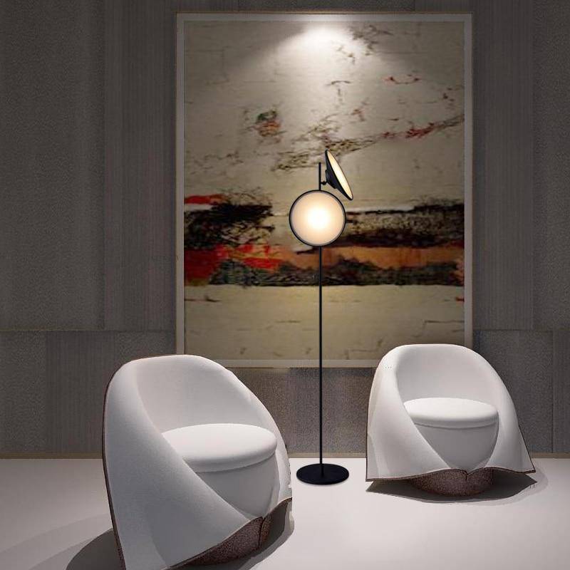 Floor lamp LED design in black metal with large Nordic light circle