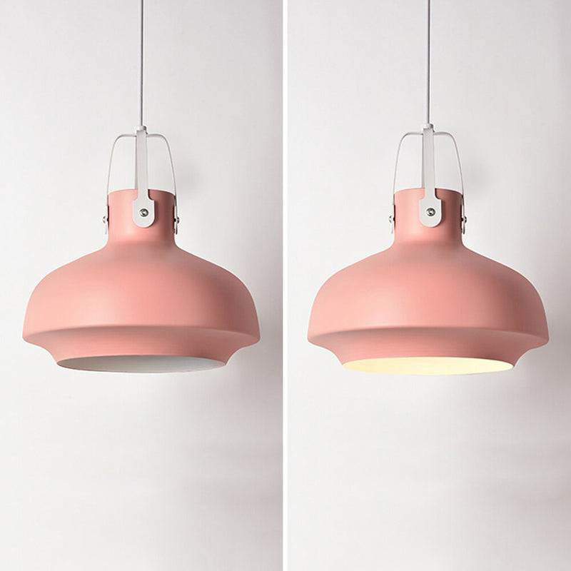 Lámpara de suspensión industrial con sombra redondeada y coloreada Aliza