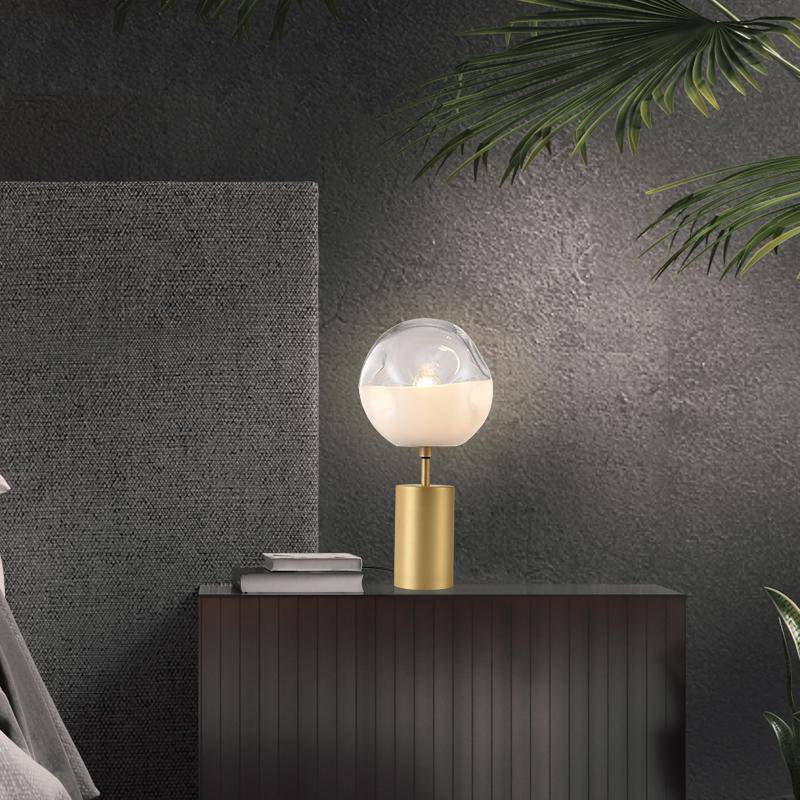 Lampe à poser design LED avec cylindre doré et verre déformé Rui