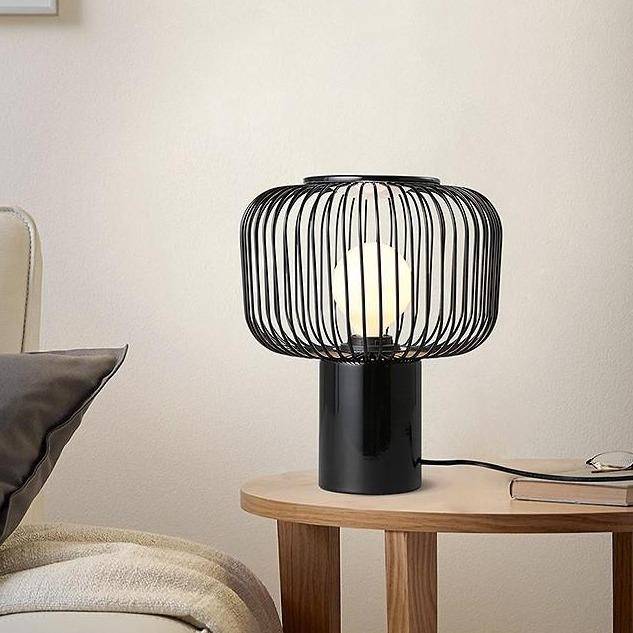 Lámpara de mesa design con LED y pantalla metálica negra