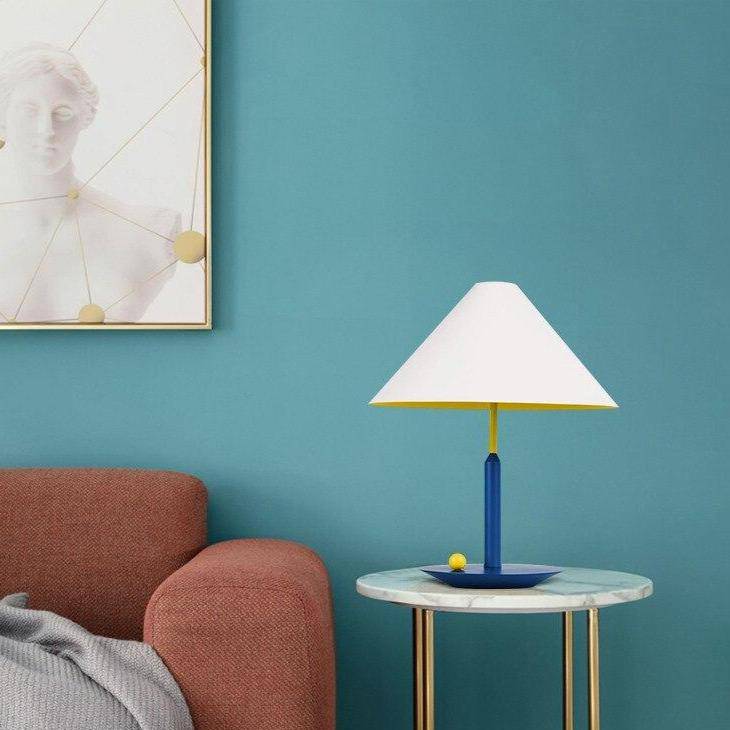 Lampe à poser moderne LED avec abat-jour conique blanc