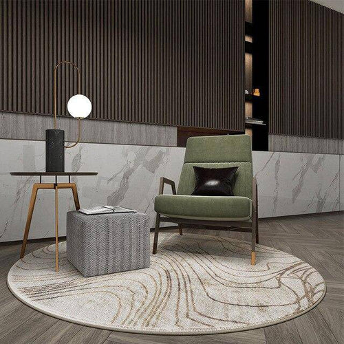 Moderna alfombra redonda beige con rayas en el suelo