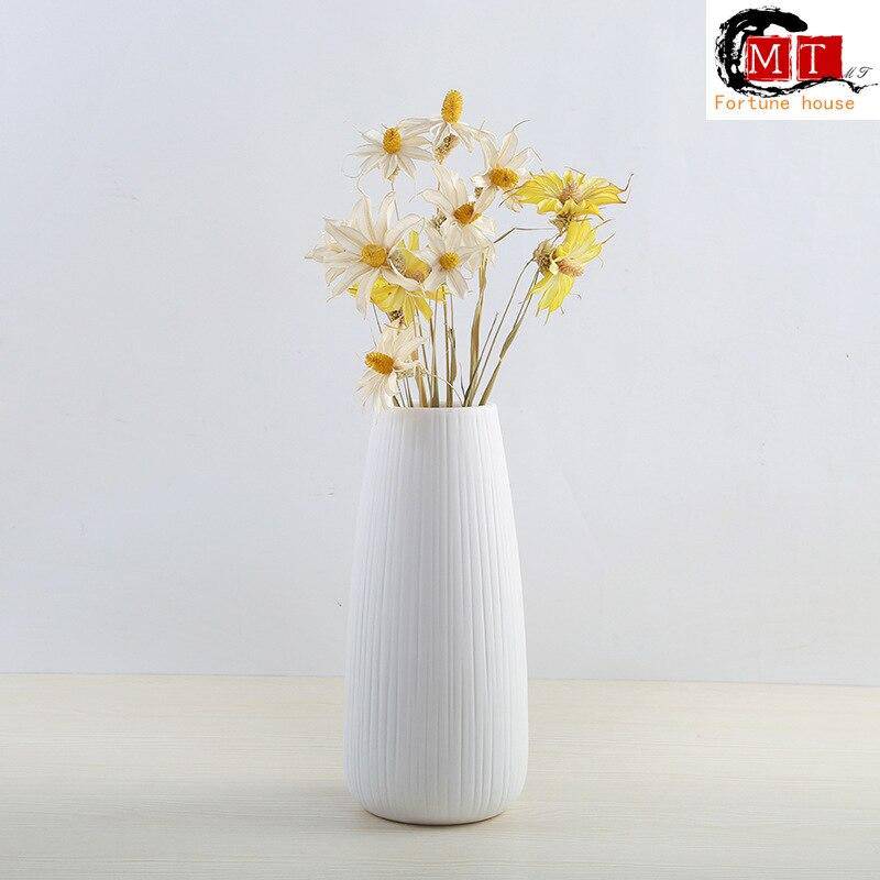 Vase moderne en porcelaine blanc Nordic - vue 3 sur 10