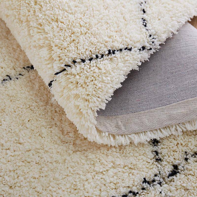 Tapis shaggy rectangle blanc à quadrillage noirs - vue 5 sur 6