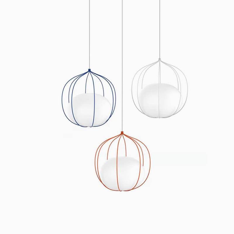 Suspension design LED en cage colorée avec sphère lumineuse en verre Hang