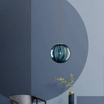 Suspension design à LED en boule de verre colorée
