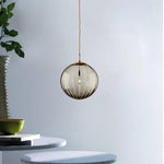 Suspension design à LED en boule de verre colorée