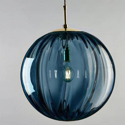 Suspension design à LED en boule de verre colorée