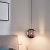 Suspension design à LED en boule de verre colorée