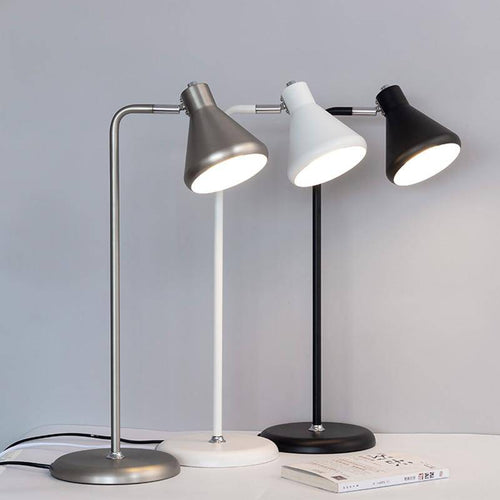 Lampe à poser design à LED avec tube en métal coloré et forme triangulaire Light