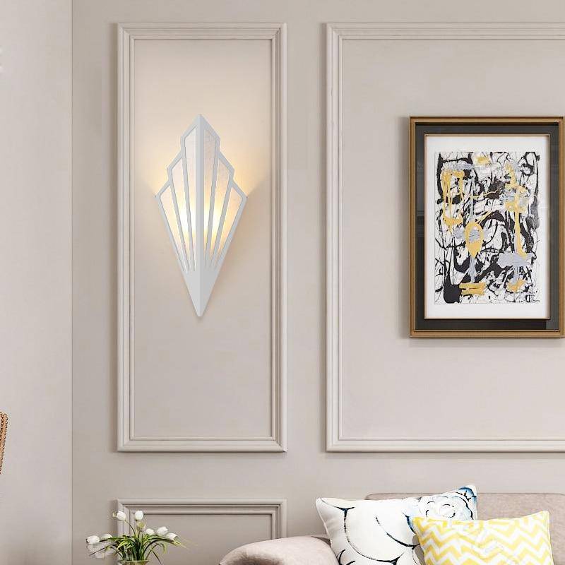 Lámpara de pared design LED triangular en metal de color
