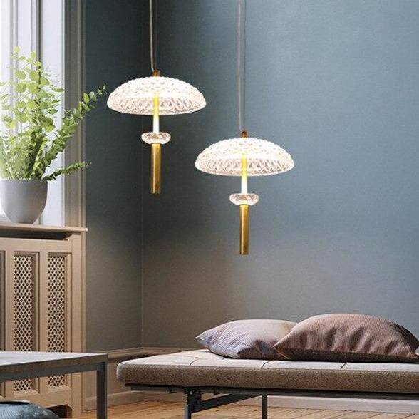 Suspension moderne LED en verre avec abat-jour arrondi et tige dorée - vue 3 sur 7