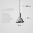 Suspension design LED avec abat-jour triangle en ciment style terrazzo