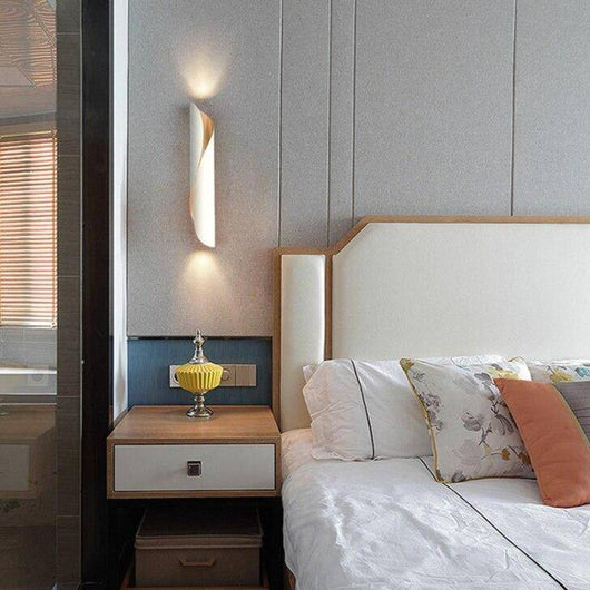 Applique murale design LED courbée en aluminium