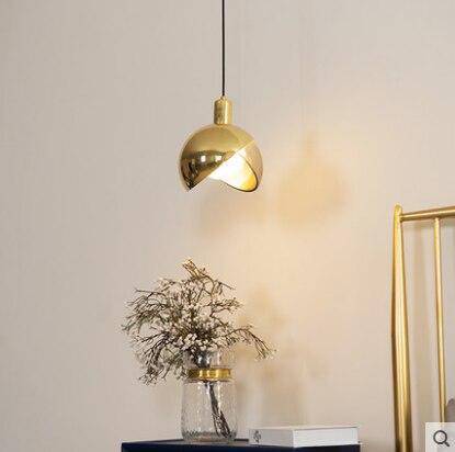Suspension design à LED avec abat-jour en verre et métal doré - vue 2 sur 10
