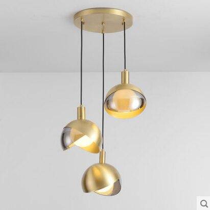 Suspension design à LED avec abat-jour en verre et métal doré