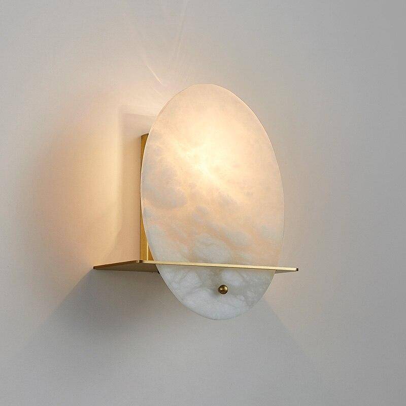 Applique murale design LED forme ovale en marbre blanc et socle doré - vue 4 sur 5