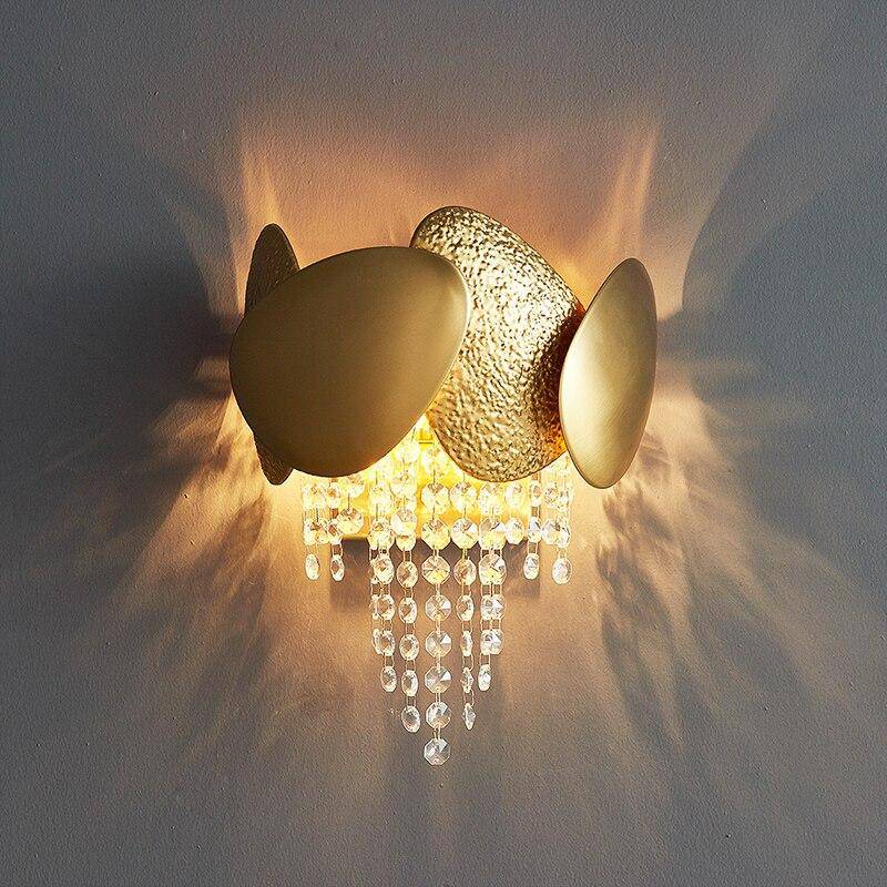 Applique murale design LED en verre cristal et métal martelé doré - vue 2 sur 5