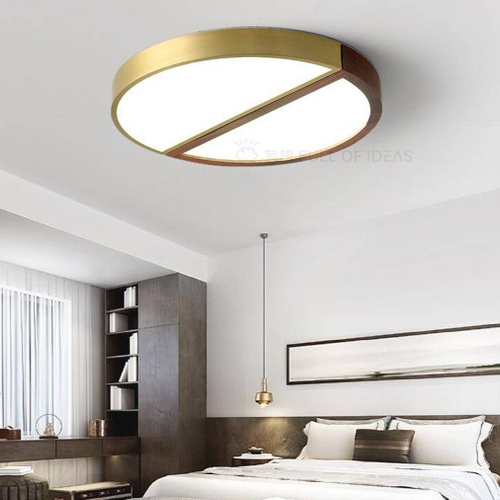 Round LED ceiling lamp in wood and gold metal