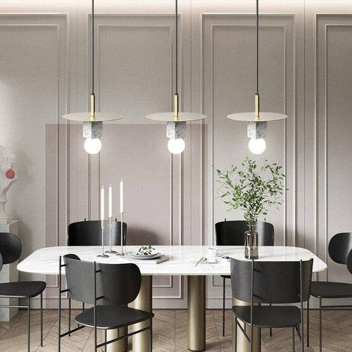 Suspension design LED avec cube en marbre et disque doré - vue 5 sur 11