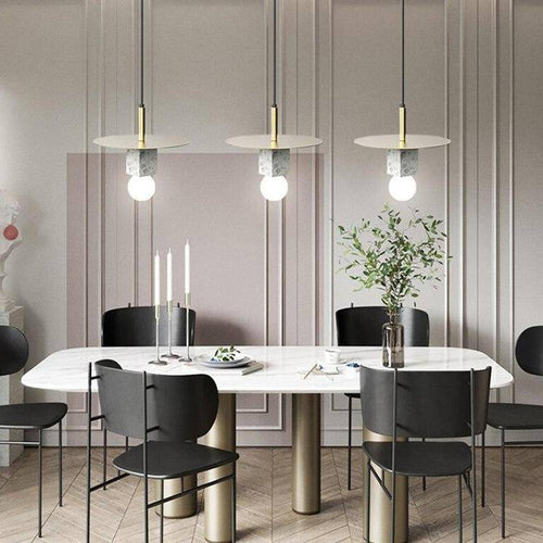 Suspension design LED avec cube en marbre et disque doré - vue 8 sur 11