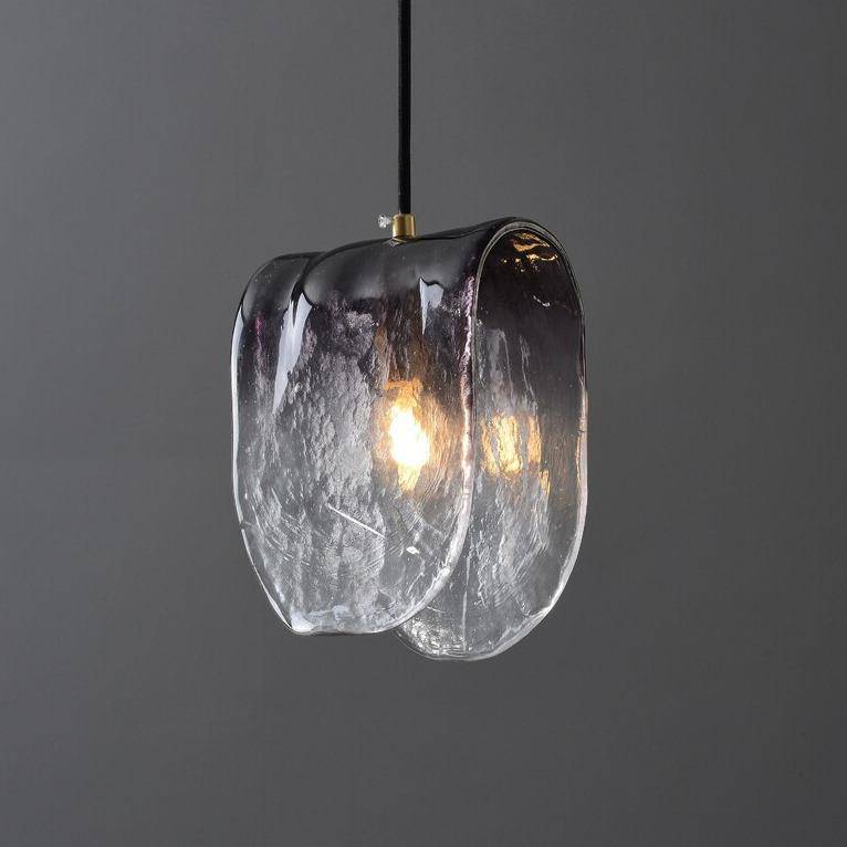 Suspension design LED dorée avec abat-jour en tuile de verre - vue 2 sur 7