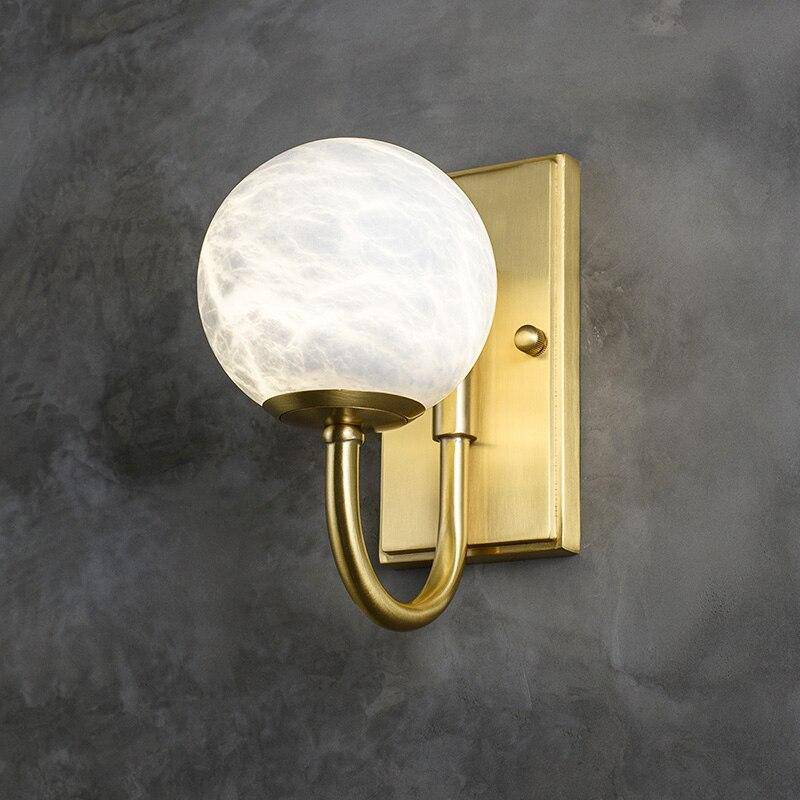 Applique murale design LED avec tige arrondie dorée et boule blanche Luxury - vue 4 sur 6