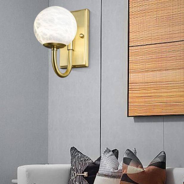 Applique murale design LED avec tige arrondie dorée et boule blanche Luxury - vue 3 sur 6