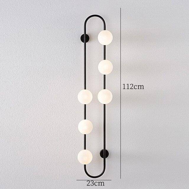 Lámpara de pared design LED con anillo metálico y bola de cristal