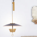 Suspension design LED dorée avec abat-jour chapeau noir