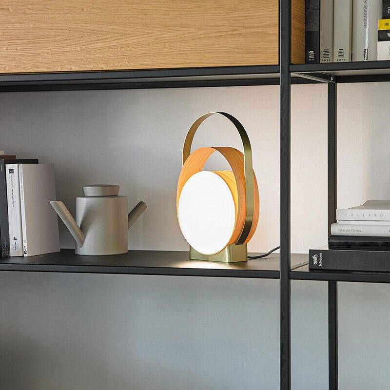 Lámpara de mesa design LED con anillos metálicos y disco luminoso