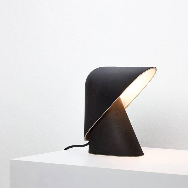 Lampe à poser design LED avec abat-jour triangulaire coloré Luxury