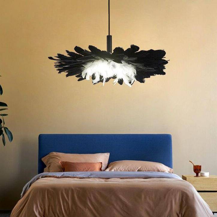 Lámpara de suspensión con plumas LED estilo romántico