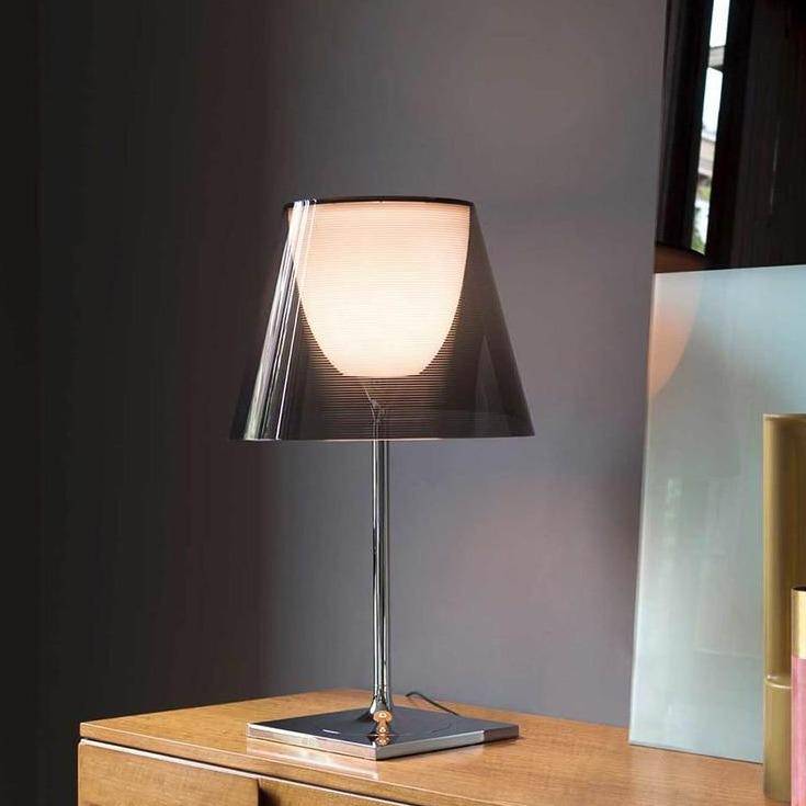 Modern LED table lamp with lampshade in Art coloured glass